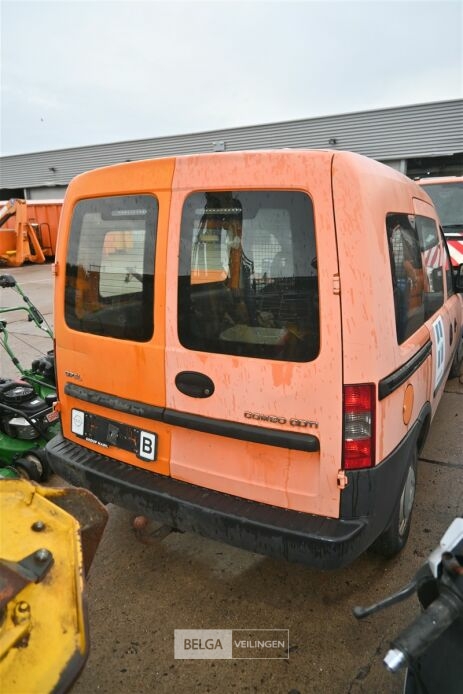 OPEL COMBO lichte vrachtwagen – foto 9 – kavel bij Belga Veilingen