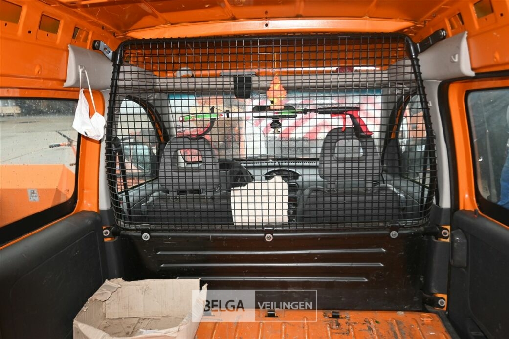 OPEL COMBO lichte vrachtwagen – foto 13 – kavel bij Belga Veilingen