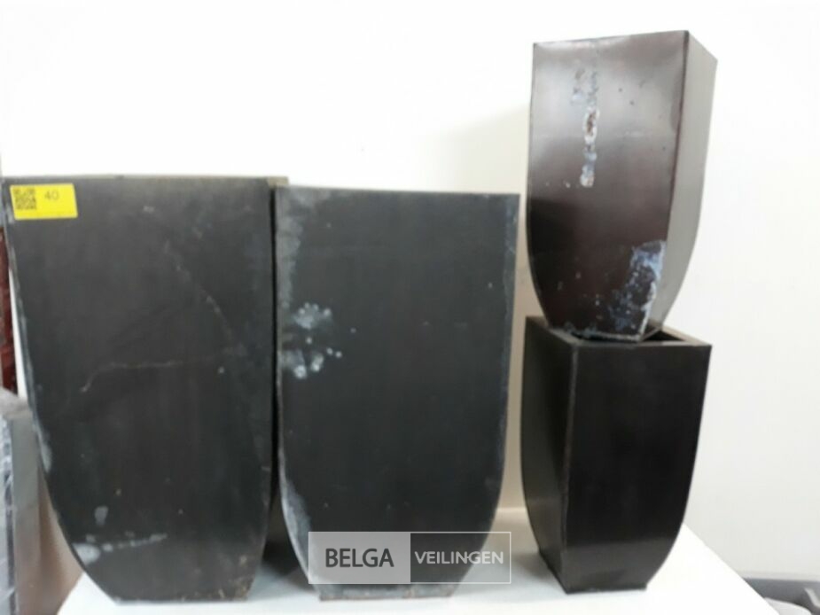 2 x Bloembakken set zinc 2 stuks met roestplekken – foto 2 – kavel bij Belga Veilingen, Oudsbergen