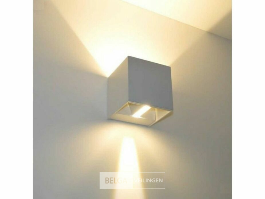 6 x Wandlamp – Tweerichtings LED – Kubus – 2 x 5W – Wit – foto 4 – kavel bij Belga Veilingen