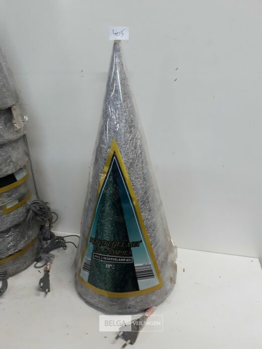 8 x Kerstkegel 50 cm met 20 lampen zilver – foto 4 – kavel bij Belga Veilingen, Oudsbergen