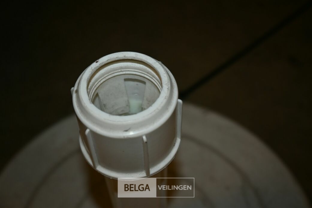 ± 8 Parasolvoeten – foto 5 – kavel bij Belga Veilingen
