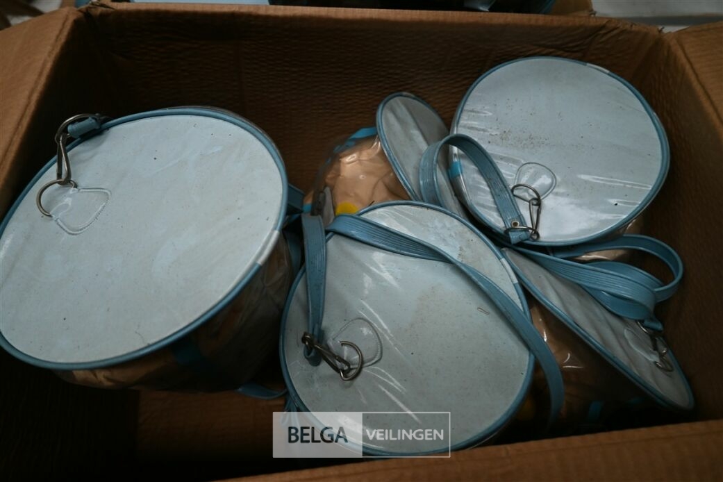 ± 20 Plastieken rugzakken – foto 5 – kavel bij Belga Veilingen, Lummen