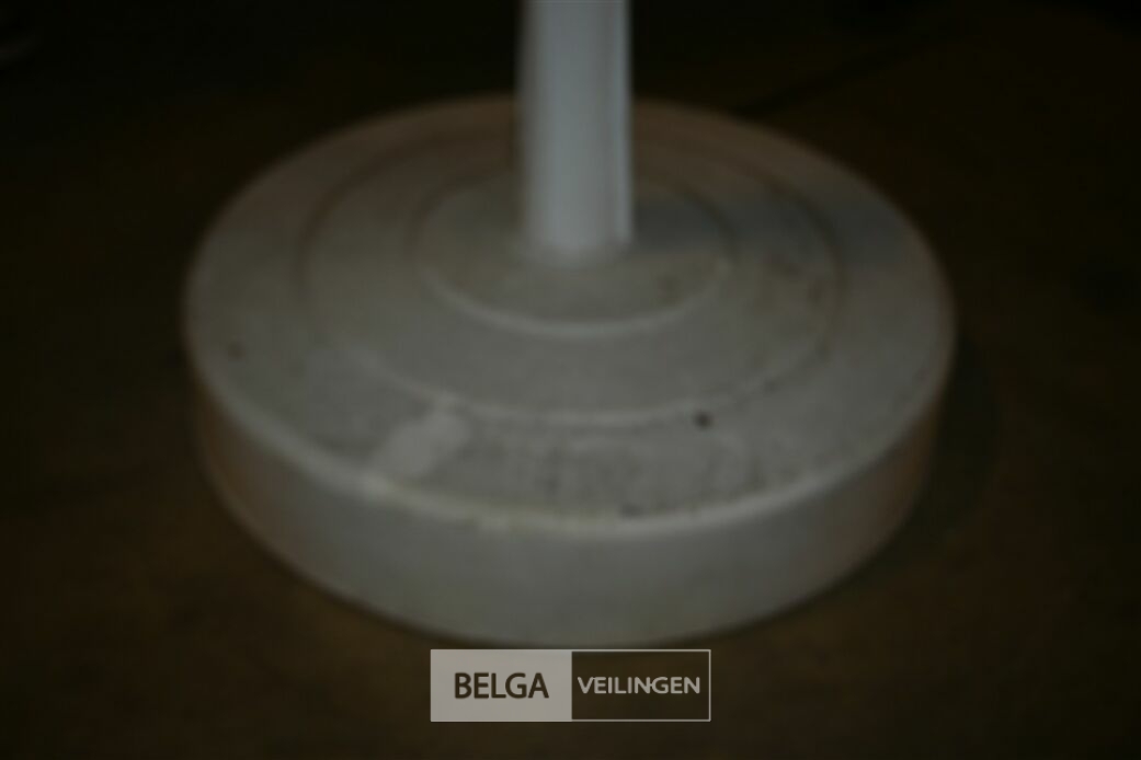 ± 8 Parasolvoeten – foto 6 – kavel bij Belga Veilingen