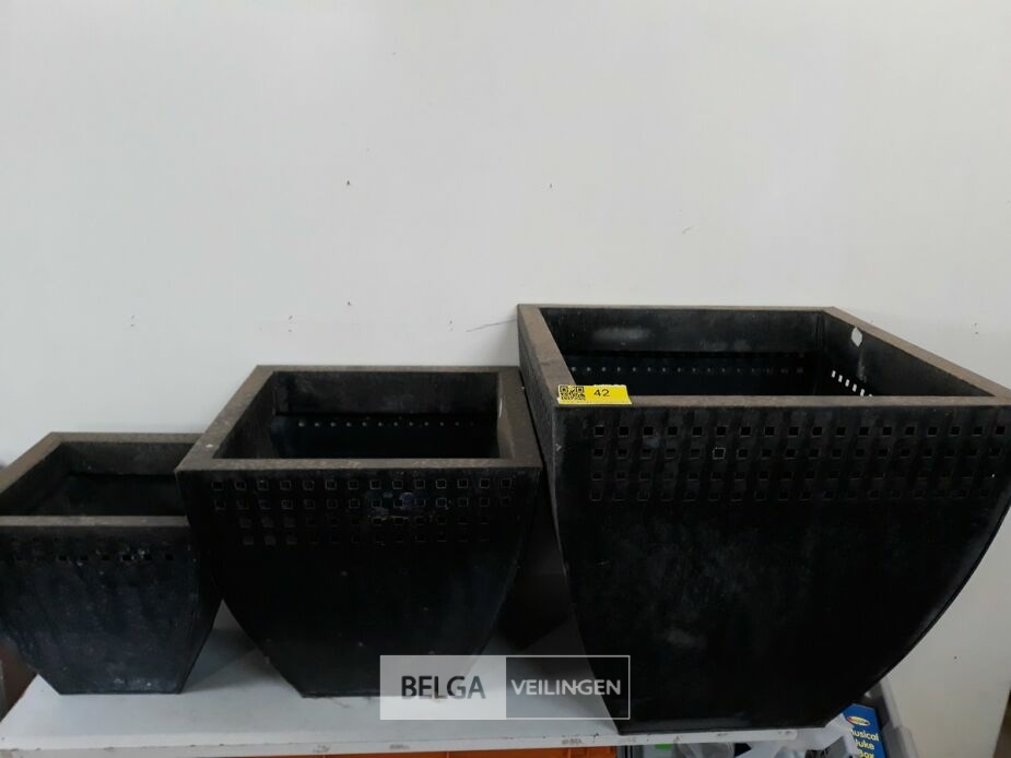 1 x Bloembakken set zinc 3 stuks met roestplekken – foto 2 – kavel bij Belga Veilingen, Oudsbergen