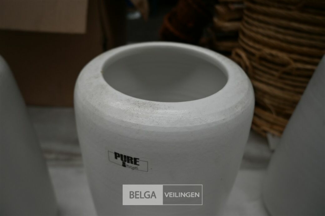 ± 3 Witte vazen – foto 5 – kavel bij Belga Veilingen, Lummen