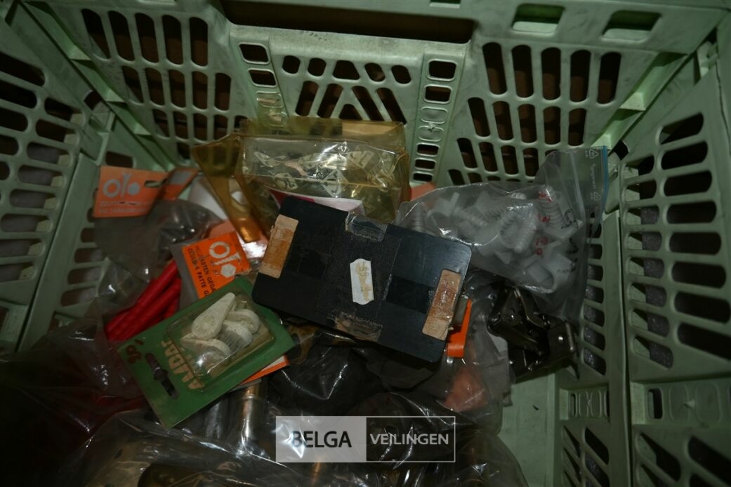 ± 2 Dozen huisgerief – foto 3 – kavel bij Belga Veilingen, Lummen