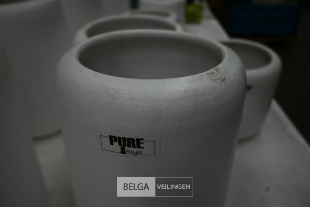 ± 3 Hoge witte vazen – foto 5 – kavel bij Belga Veilingen, Lummen