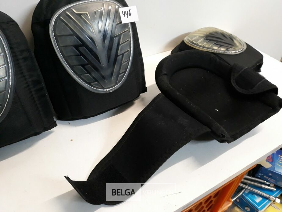 3 x Kniebeschermers met gel – foto 3 – kavel bij Belga Veilingen, Oudsbergen