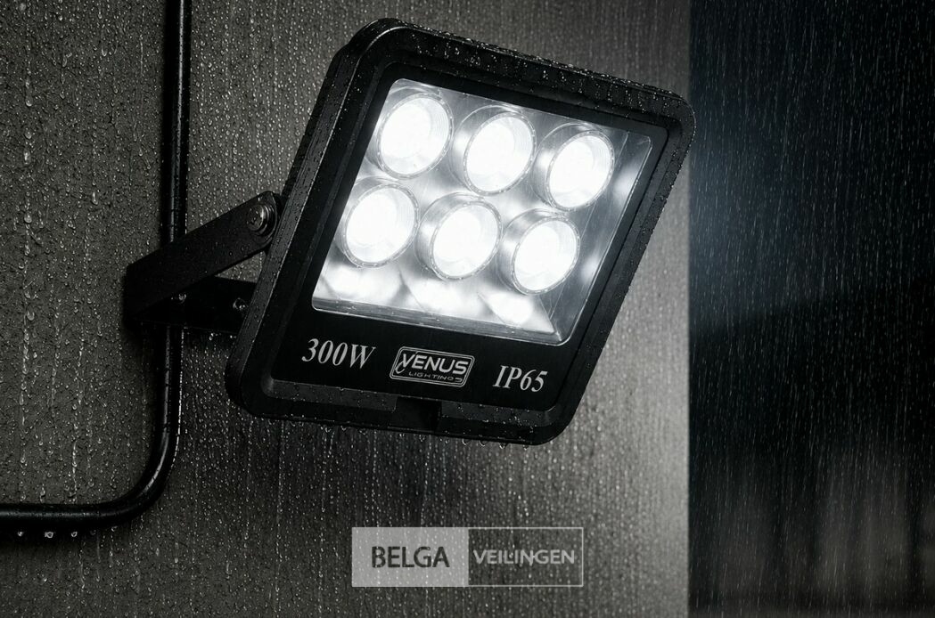 2 x LED Schijnwerper 300W – 6500K Koud Wit – IP65 – EYES-300 – foto 2 – kavel bij Belga Veilingen