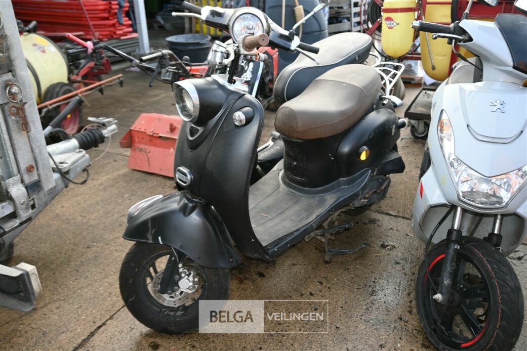 BTC scooter – foto 2 – kavel bij Belga Veilingen