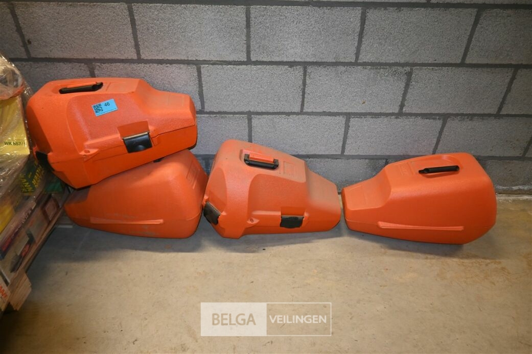 ± 4 Lege kettingzaagboxen STIHL – foto 2 – kavel bij Belga Veilingen