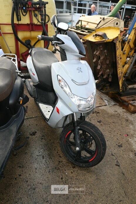 PEUGEOT KISBEE scooter – foto 2 – kavel bij Belga Veilingen
