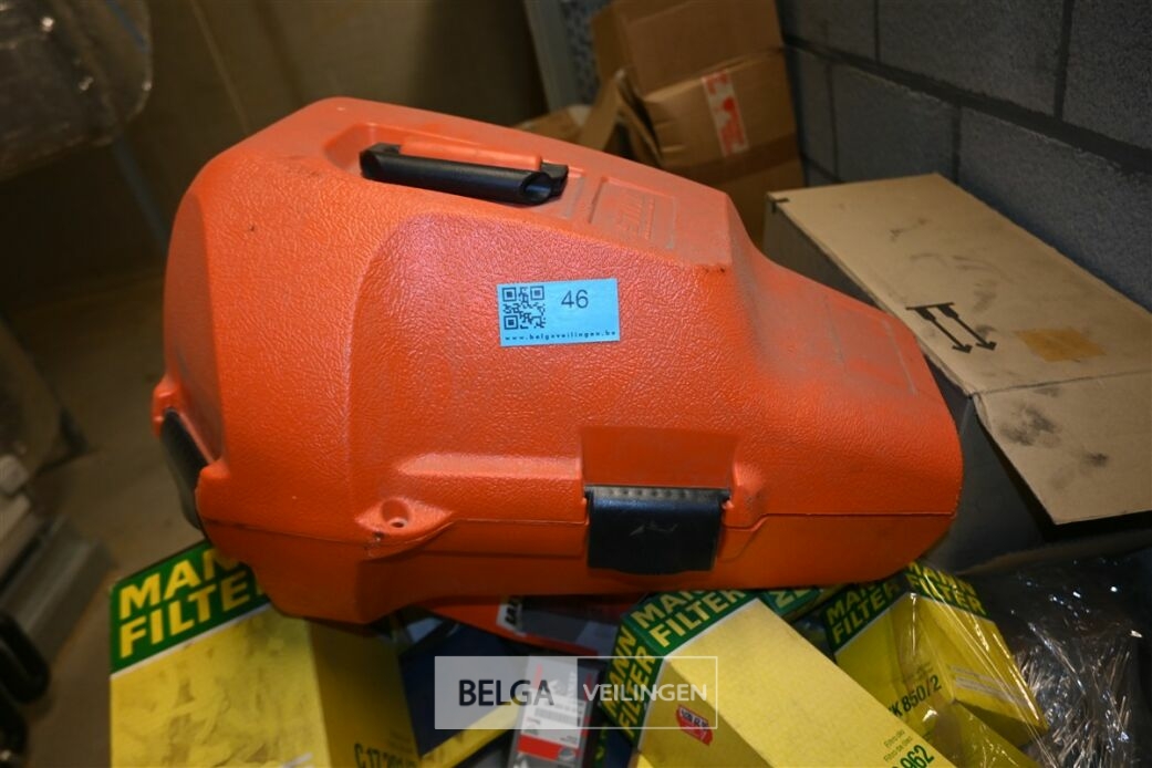 ± 4 Lege kettingzaagboxen STIHL – foto 3 – kavel bij Belga Veilingen