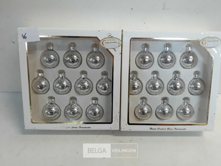 2 x Kerstballen glas 10 stuks 3,5 cm zilver – foto 2 – kavel bij Belga Veilingen, Oudsbergen