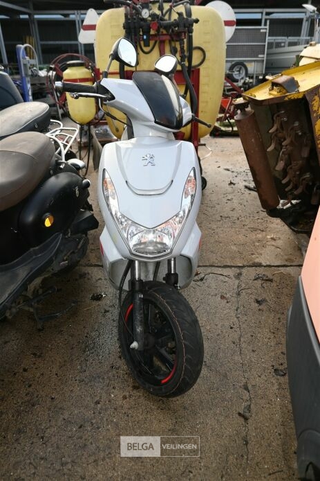 PEUGEOT KISBEE scooter – foto 3 – kavel bij Belga Veilingen