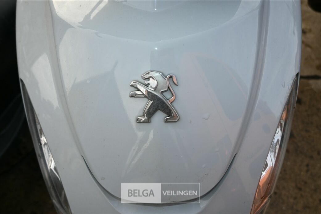 PEUGEOT KISBEE scooter – foto 4 – kavel bij Belga Veilingen