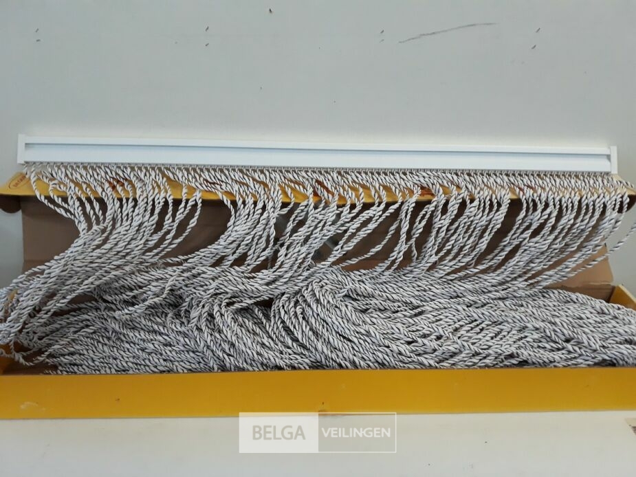 1 x Vliegengordijn pvc spaghetti linten wit-bruin 90x210 cm – foto 3 – kavel bij Belga Veilingen, Oudsbergen