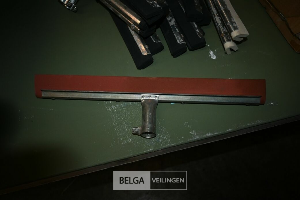 ± 12 Aftrekkers – foto 5 – kavel bij Belga Veilingen, Lummen