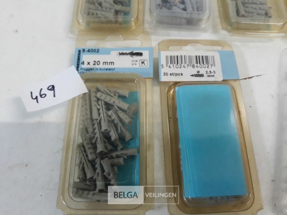 7 x Muurplug nylon 4 mm 30 stuks – foto 3 – kavel bij Belga Veilingen, Oudsbergen