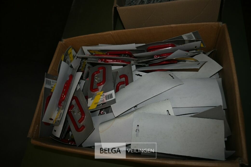 1 Doos handgrepen – foto 2 – kavel bij Belga Veilingen, Lummen
