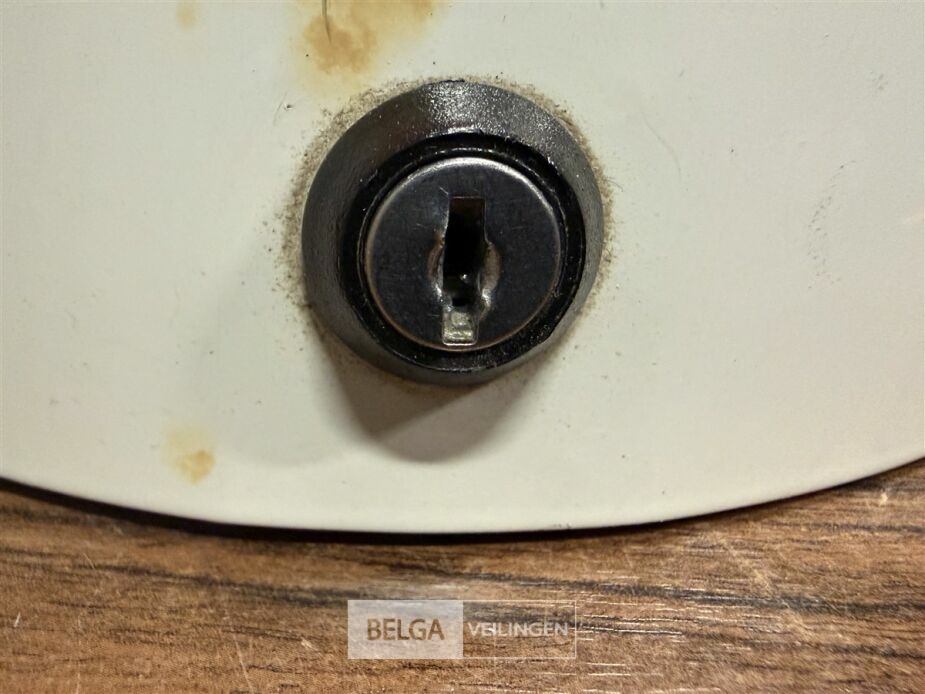 2x Toiletpapier dispenser TORK – foto 4 – kavel bij Belga Veilingen