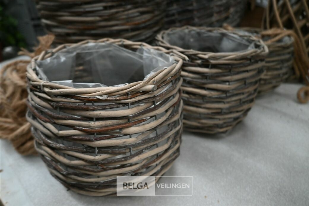 Set rieten manden – foto 3 – kavel bij Belga Veilingen, Lummen
