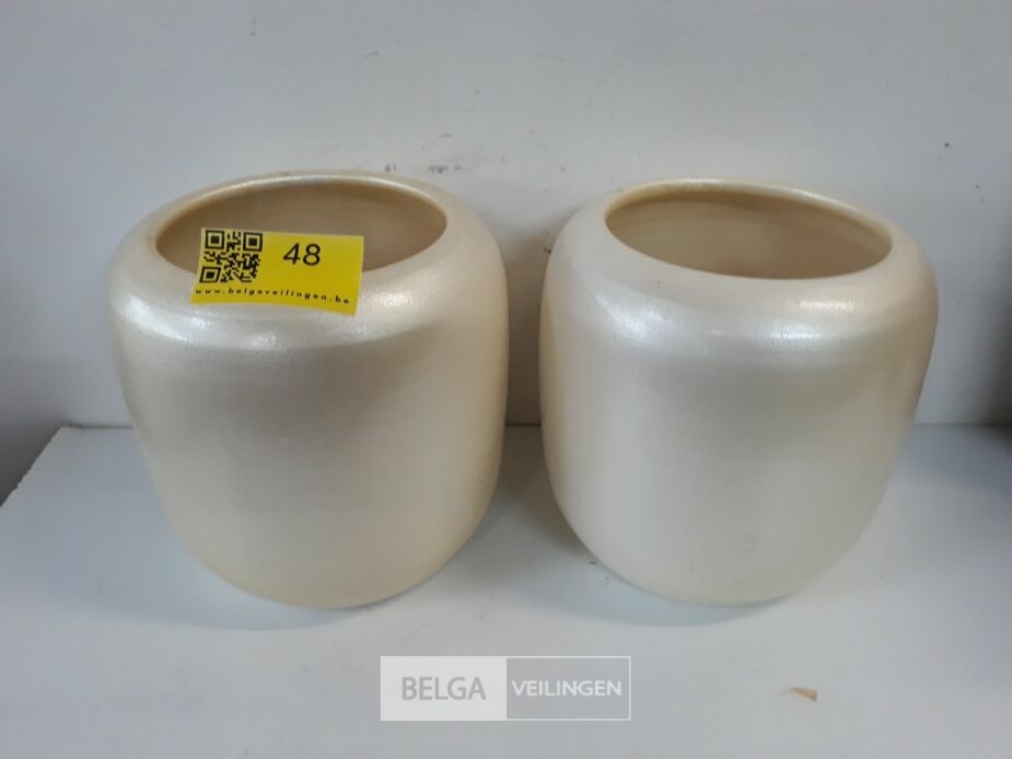 2 x Bloempot keramiek crème Dia 20 – H 20 cm – foto 2 – kavel bij Belga Veilingen, Oudsbergen