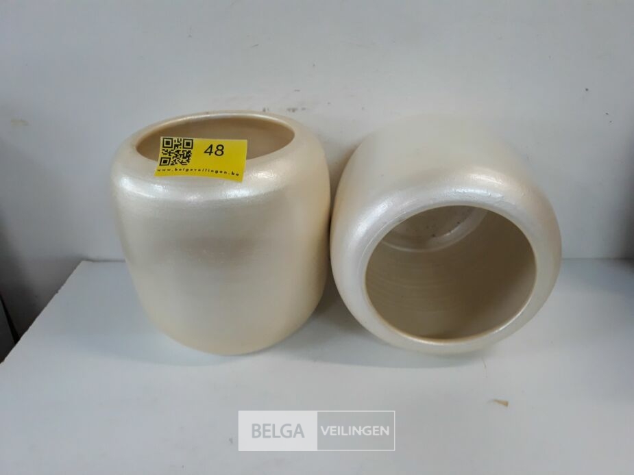 2 x Bloempot keramiek crème Dia 20 – H 20 cm – foto 3 – kavel bij Belga Veilingen, Oudsbergen