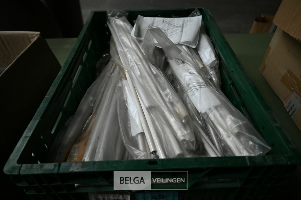 ± 15 Keukenkastgeleiders± 15 Keukenkastgeleiders – foto 2 – kavel bij Belga Veilingen, Lummen