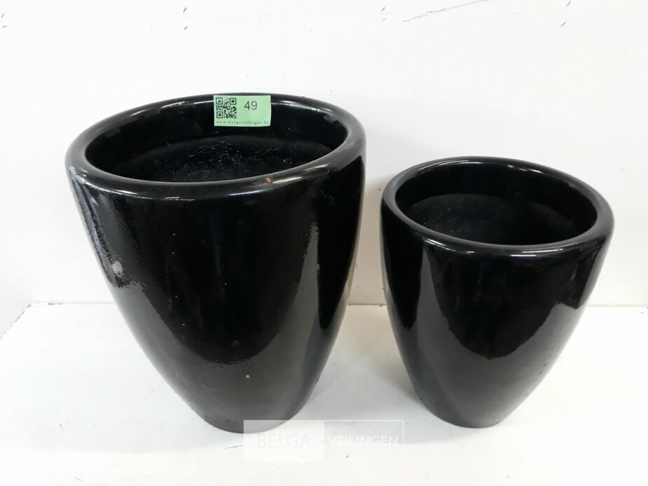 1 x Bloempot polyester zwart gelakt set – foto 3 – kavel bij Belga Veilingen, Oudsbergen