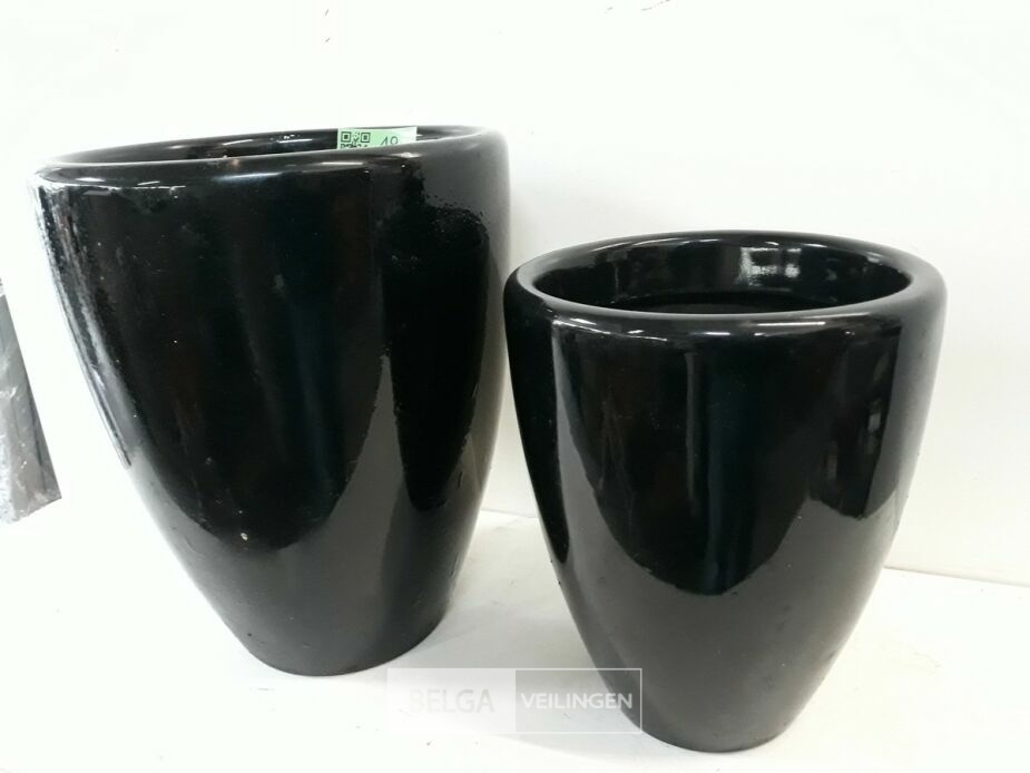 1 x Bloempot polyester zwart gelakt set – foto 4 – kavel bij Belga Veilingen, Oudsbergen