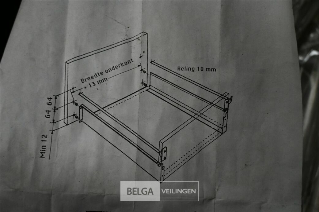 ± 15 Keukenkastgeleiders± 15 Keukenkastgeleiders – foto 4 – kavel bij Belga Veilingen, Lummen