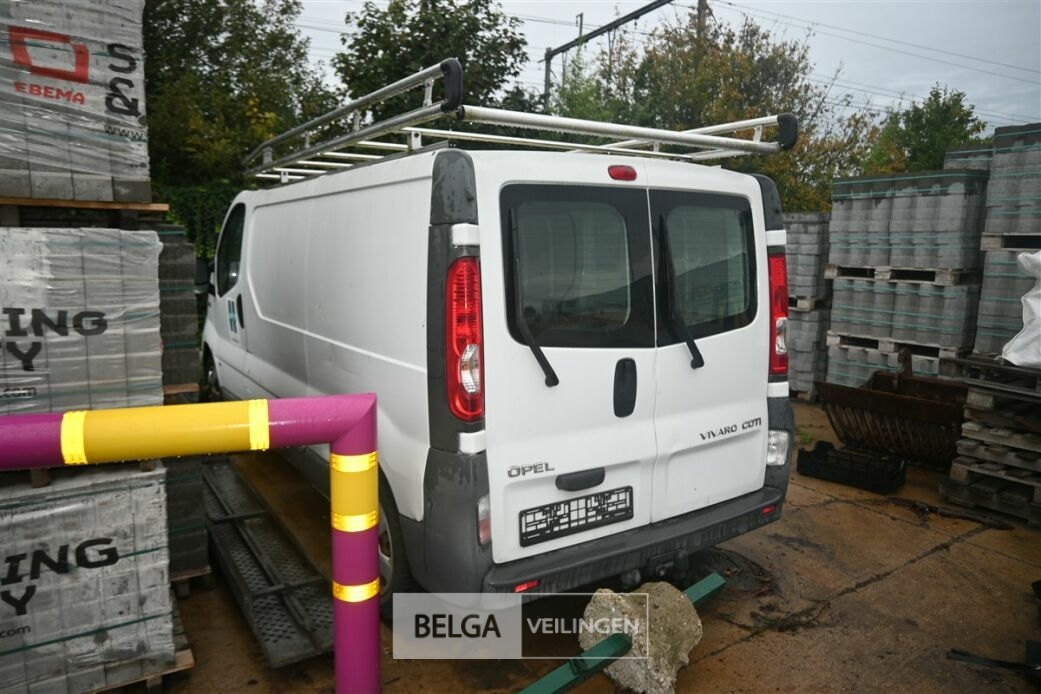OPEL VIVARO lichte vrachtwagen – foto 6 – kavel bij Belga Veilingen