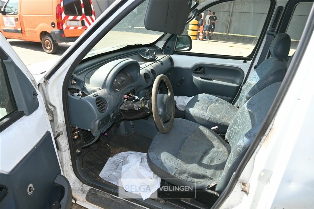 Lichte vracht RENAULT Kangoo – foto 10 – kavel bij Belga Veilingen