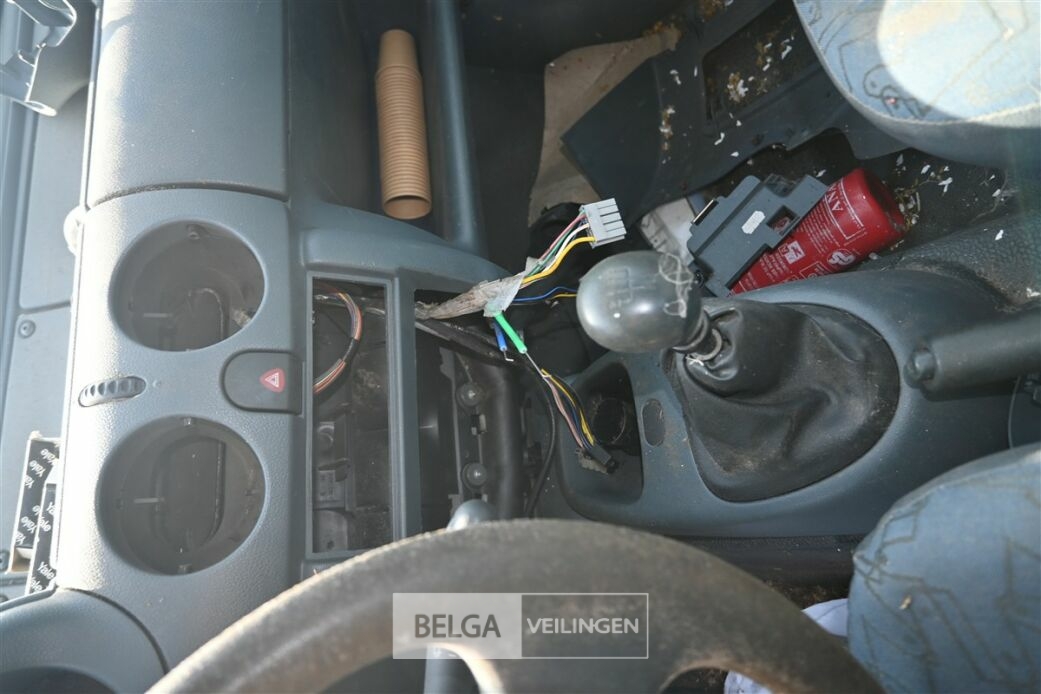 Lichte vracht RENAULT Kangoo – foto 11 – kavel bij Belga Veilingen