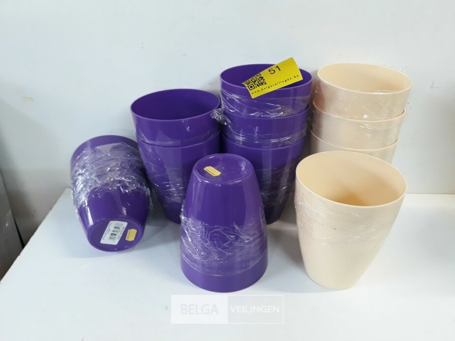 11 x Bloempot pvc 16 cm mix kleuren – foto 2 – kavel bij Belga Veilingen, Oudsbergen