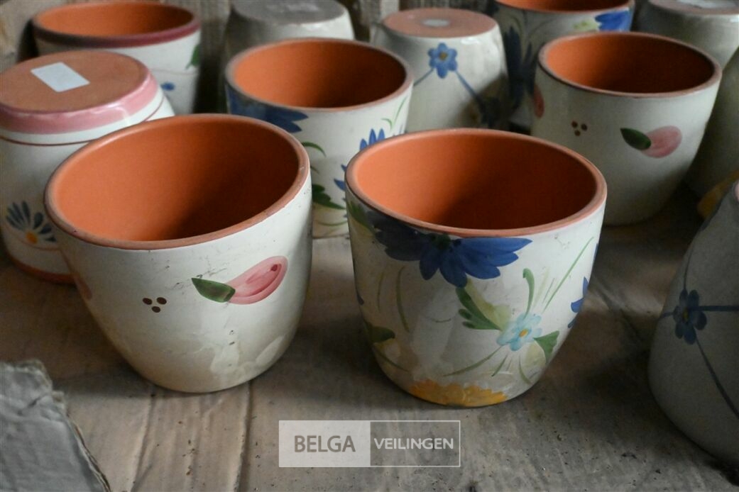 ± 50 Diverse bloempotten – foto 3 – kavel bij Belga Veilingen, Lummen