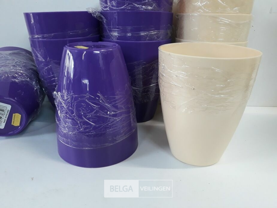 11 x Bloempot pvc 16 cm mix kleuren – foto 3 – kavel bij Belga Veilingen, Oudsbergen
