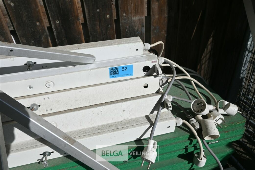 ± 11 TL-armaturen LED – foto 2 – kavel bij Belga Veilingen