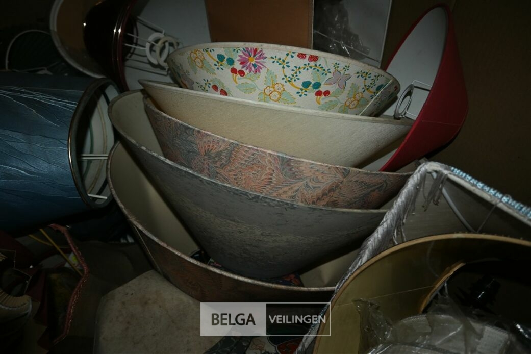 1 Doos met lampenkappen – foto 5 – kavel bij Belga Veilingen, Lummen