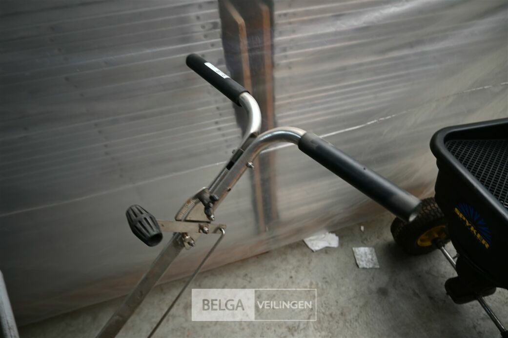Duwstrooier – foto 7 – kavel bij Belga Veilingen