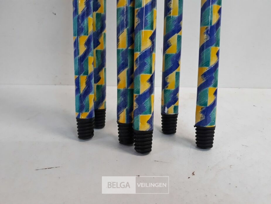 6 x Borstelsteel 120 cm geplastificeerd – foto 3 – kavel bij Belga Veilingen, Oudsbergen