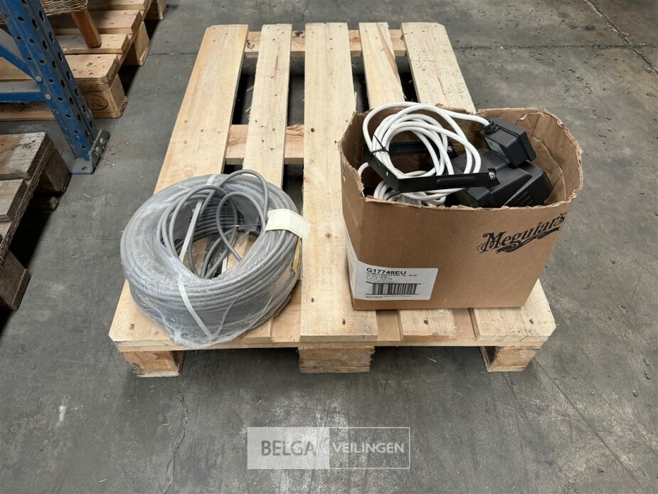 ± 3 Verstralers + kabel – foto 2 – kavel bij Belga Veilingen, Lummen