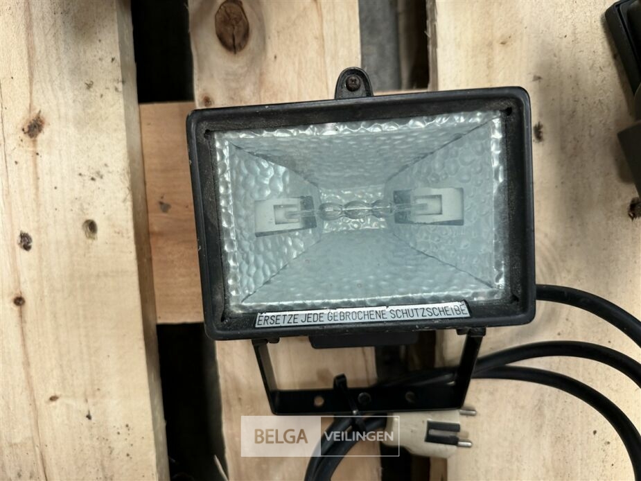 ± 3 Verstralers + kabel – foto 7 – kavel bij Belga Veilingen, Lummen