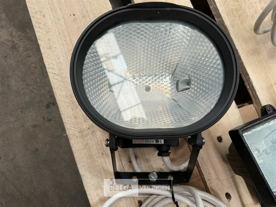± 3 Verstralers + kabel – foto 8 – kavel bij Belga Veilingen, Lummen