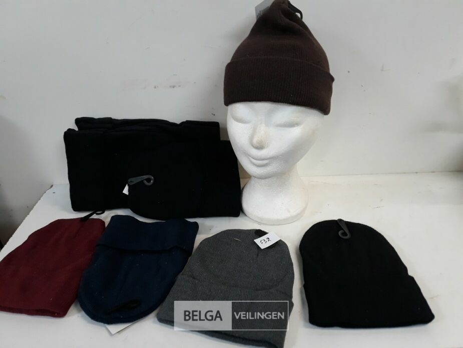 12 x Muts mix kleuren – foto 3 – kavel bij Belga Veilingen, Oudsbergen