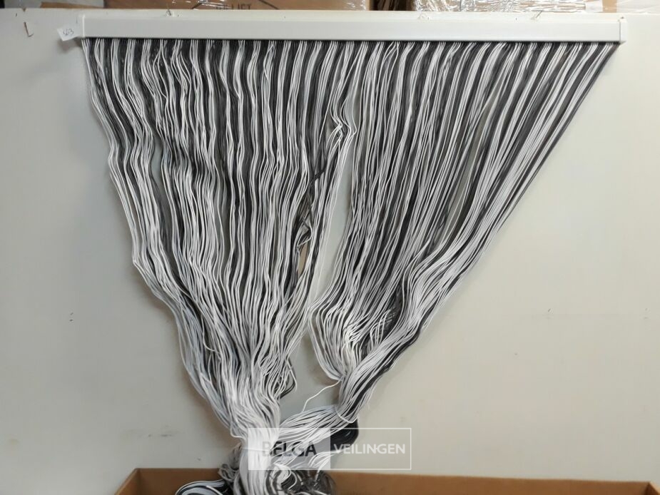 1 x Vliegengordijn spaghetti linten 100x210 cm – foto 2 – kavel bij Belga Veilingen, Oudsbergen