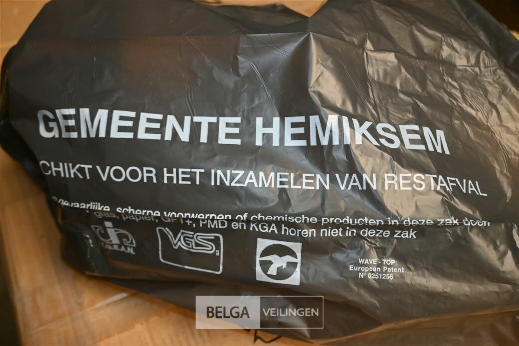 Grote partij restafvalzakken – foto 6 – kavel bij Belga Veilingen