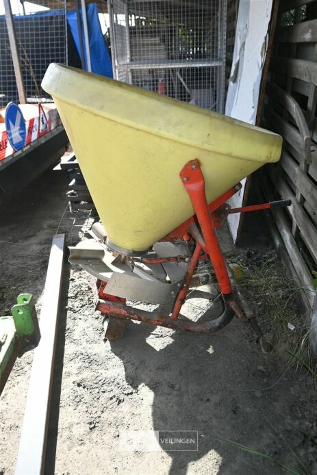 Strooibak – foto 3 – kavel bij Belga Veilingen